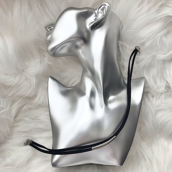 🔵𝟲𝟱%𝗢𝗙𝗙 𝗯𝘂𝗻𝗱𝗹𝗲𝘀 𝟯+🔵 NEW 2 Layered Curved Bar Minimalist Black Choker - Picture 5 of 10